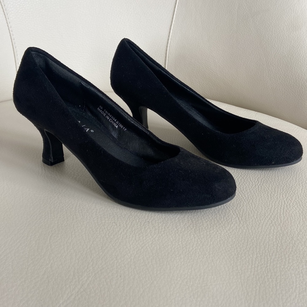 Amanda Faux suede heels - size 35 - worn once